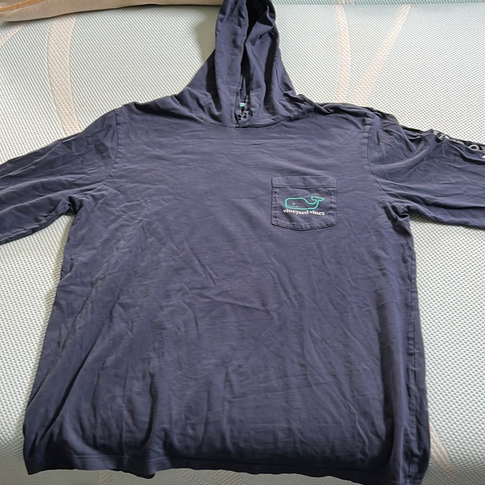 Vineyard vines long sleeve hoodie top---> PRICED TO SELL!